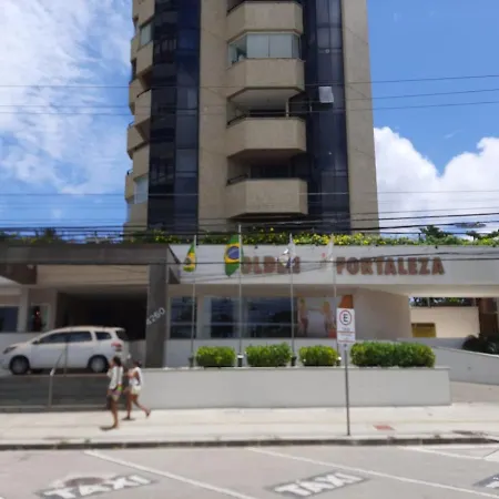Flat Na Beira Mar 557 *
